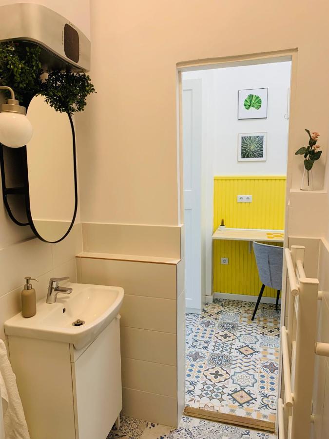 Margaret Boulevard Apartment - With Balcony Budapest Esterno foto